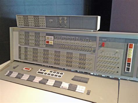 Komputer ibm 7094 diluncurkan pada tahun  Pada tahun berikutnya, Intel membuat prosesor 8 bit pertama (i8008)