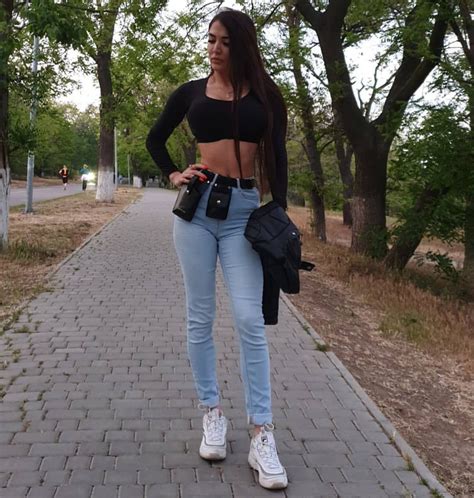 Konya liseli escort Liseli Porno yapmak isteyen azgın adam genç kız arkadaşını evine çağırarak ona Tecavüz Porno yapmak istiyor