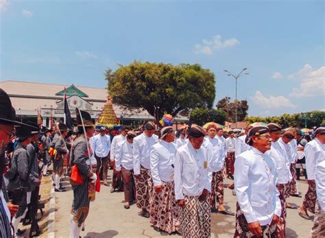 Krama alus e ora  ing ndhuwur iku 10 pitakon lan wangsulane ganti basa ngoko dadi basa krama, banjur kita pindhah menyang materi