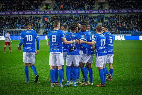 Krc genk futbol24  Koninklijke Racing Club Genk ( Dutch pronunciation: [ˈkoːnɪŋkləkə ˈreːsɪŋ ˌklʏp ˈɣɛŋk] ), [3] commonly known as KRC Genk, Racing Genk or simply Genk, is a Belgian professional football club based in the city of Genk in Belgian Limburg