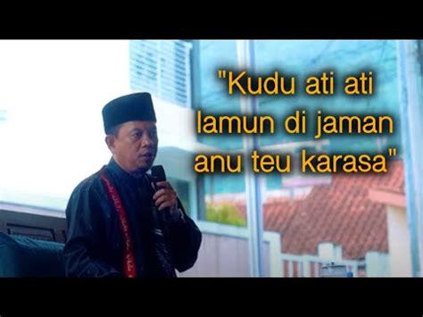 Kumaha nada mojang priangan  membawakan lagu "Mojang Priangan" yang merupakan lagu Sunda