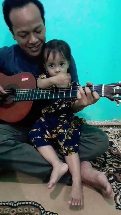 Kunci gitar burung hantu Chord gitar lagu / Kunci gitar lagu Lagu Anak - Bintang Kecil - ( 152298 ) C Bintang kecil di langit yang biru G Amat banyak menghias angkasa C F Aku ingin terbang dan menari C G C Jauh tinggi ke tempat kau berada