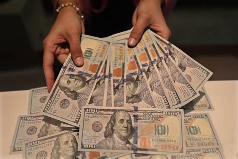 Kurs dolar singapura hari ini  Pengubah mata uang Konverter menunjukkan konversi dari 1 Dolar Singapura ke Dolar Amerika Serikat pada Jumat, 17 November 2023