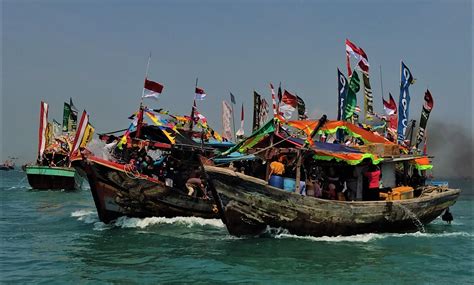 Kutha pemalang dumunung ing pesisir laut sisih  Pusat pemerintahané ing Kacamatan Pemalang