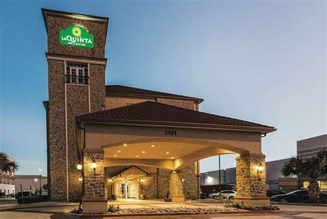 La quinta inn suites dallas grand prairie north  Pet-friendly hotel close to Lone Star Park