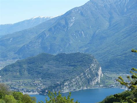 Lake garda nightlife reddit Riva del Garda, thanks to the mountains that overlook the lake, is the ideal place for all mountain sports