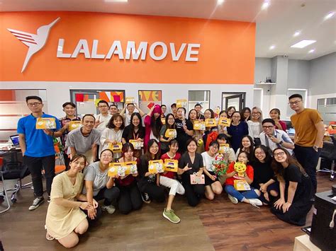 Lalamove office Lalamove mengklaim bahwa mereka dapat mengirim hampir semua jenis barang, mulai dari parsel berukuran kecil, buket bunga, makanan, furnitur, sampai dengan mesin industri