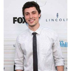 Lance sweets fanfiction  Booth is in pre-heat and is preparing a nest in Bones’ office in the Jeffersonian