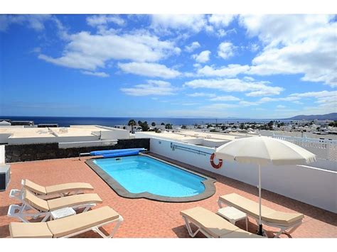 Lanzarote4u 2 bed villas <b>sriatspu moorhtab dna moordeb elbuod eno dna niwt rehtona dna sriatsnwod teliot / moor rewohs a dna moordeb niwt eno htiw ,slevel owt no si alliv suoicaps sihT </b>