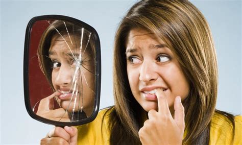 Larangan bercermin di kaca pecah menurut islam  Menurut feng shui, cermin yang ditempatkan di sepanjang lorong ruang masuk umumnya dianggap positif
