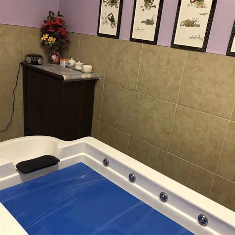 Las vegas massage table shower Specialties: Tucked away in Delano Las Vegas, our elegant BATHHOUSE Spa features steam rooms and saunas, as well as 12 treatment rooms where you can enjoy massages, wraps and facials