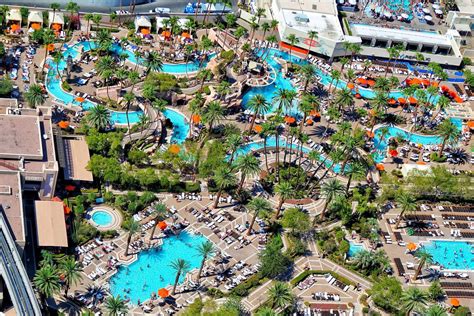 Las vegas resorts with water slides  Location 4