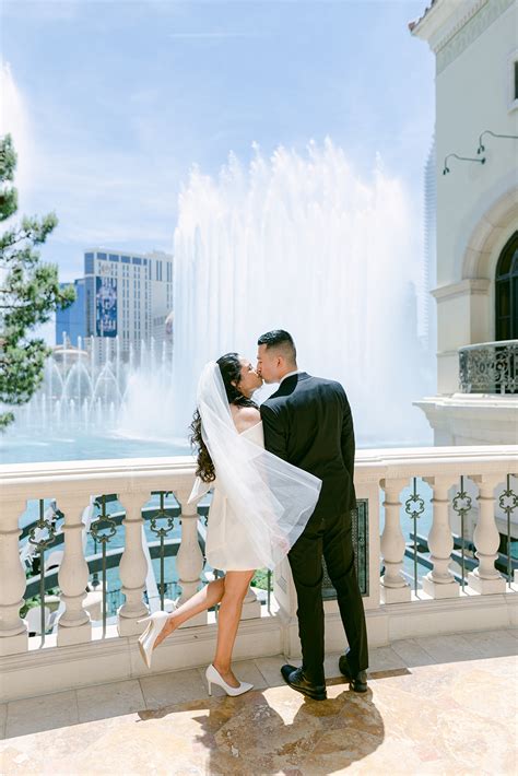 Las vegas wedding elopement packages Simplicity - the Las Vegas wedding package just for two is also the most affordable wedding, vow renewal or elopement package on the Las Vegas Strip