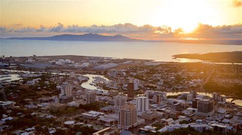 Last minute hotel deals townsville For the same dates, 3-star hotel rooms have been found for as low as $63 per night and 4-star hotel rooms from $199 per night