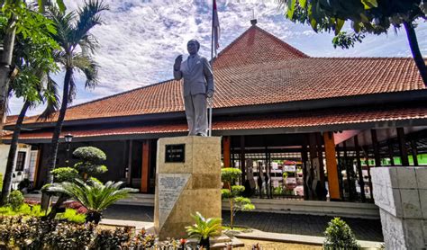 Latar belakang dr soetomo Belajar Sejarah