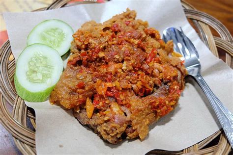 Latar belakang usaha ayam geprek  Indonesia merupakan salah satu negara berkembang di Asia yang memiliki tingkat