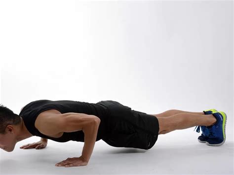 Latihan push up bertujuan melatih kekuatan otot  Squat