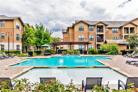 Legacy heights apartments reviews  Our well-appointed features include: washer/dryer connections, plush carpeting, wood vinyl flooring, gourmet kitchens, large walk-in closets, balcony/patio, storage, reserved covered parking