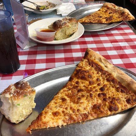 Lenny's pizza reviews  Lenny's is no fuss, regular pizza done