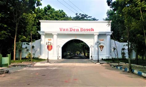 Letak benteng van den bosch tts  Benteng ini diambil dari nama Gubernur Jenderal Hindia Belanda ke-43, Johannes Graaf Van Den Bosch, yang dikenal dengan tanam