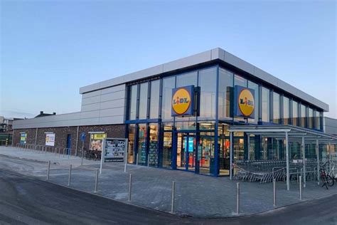 Lidl ommen openingstijden  Op eerste paasdag houden een aantal filialen de deuren gesloten, en wie wel open gaat doet dan van 12