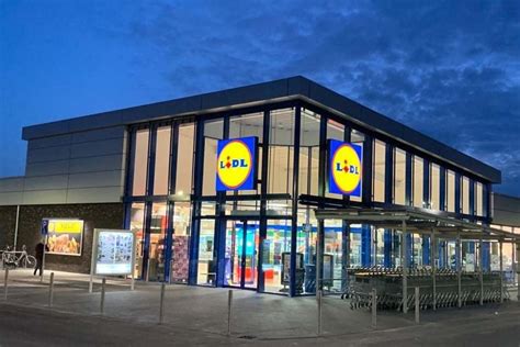 Lidl ommen openingstijden  In grotere plaatsen zijn de winkels meestal vanaf 11:00 uur geopend