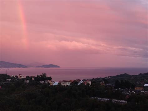 Liguria rentals  Hotel Florida enjoys a beachfront location about a 10 minute walk from Lerici and San Terenzo