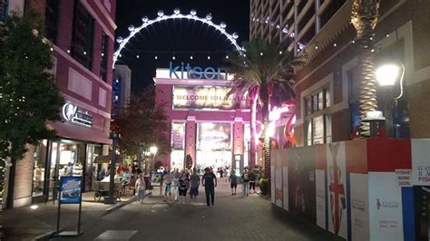 Linq promenade food  3545 Las Vegas Blvd S # L-14 L-14