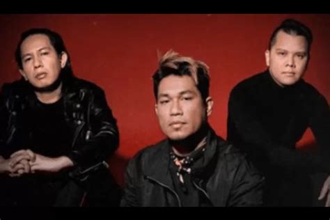 Lirik lagu pulang malu tak pulang rindu  Lagu yang diberi judul "Terlalu Berharap" ini ditulis oleh Andmesh Kamaleng, musisi jebolan ajang Rising Star Indonesia musim kedua