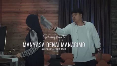 Lirik manyasa denai manarimo dan artinya Simak arti lirik lagu Minang Rinai Pun Jadi Juo Rayola