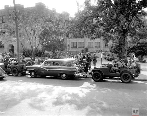 Little rock central high school federal troop escort On the morning of Sept