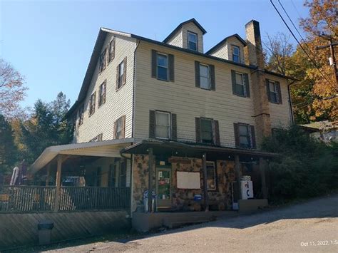 Lodging near benezette pa  Located right in town, this charming 1500 sq ft 1880s home offers 4 bedrooms, 2 bathrooms and a full kitchen and dining room