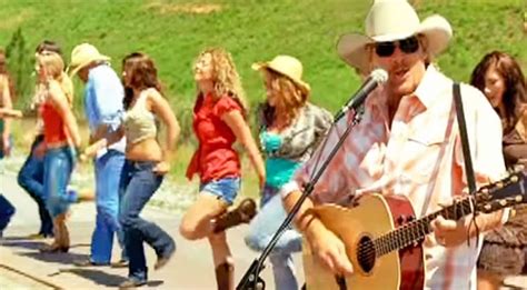 Longest line dance alan jackson  More songs from Alan Jackson Linedance Young Man's Town