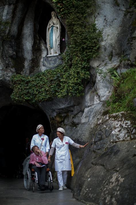 Lourdes miracles debunked  On December 8, 1991, a priest at the Shrine of Betania in Cúa, Venezuela was celebrating Mass