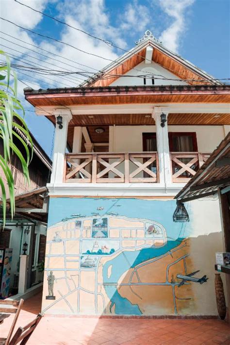 Luang prabang guest houses 8 miles)