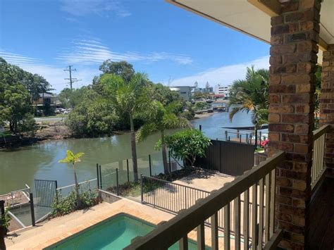 Luxury holiday homes gold coast waterfront  There is off street parking