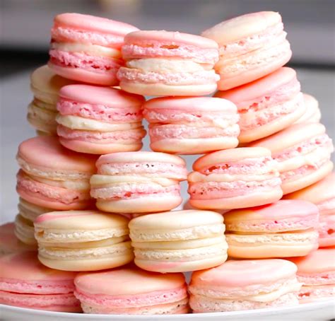Macarons echtgeld  Slowly pour in the white sugar and begin to whip the whites on high