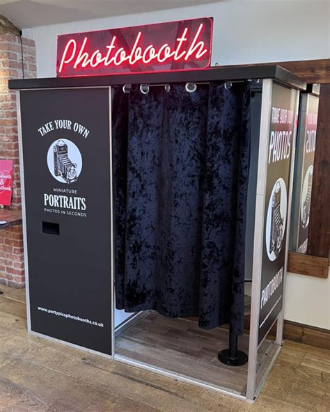 Magic mirror hire leeds  Photo Booth Hire Leicester is a leading supplier of photo booths and magic mirrors