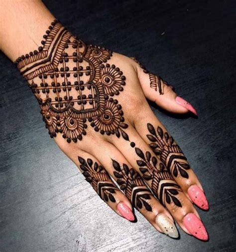 Mahendi simpel  It has its roots in India