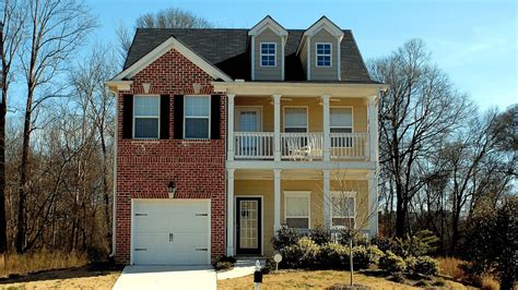 Main580  580 Main Street has an attractive brick facade with ribbon windows and a large bright marble atrium lobby