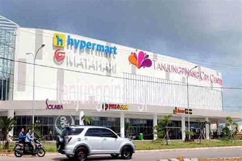 Mall tcc Vihara ini berada di pinggir pantai Senggarang, Tanjung Pinang, Pulau Bintan