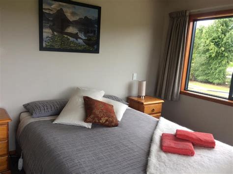 Manapouri bed and breakfast  Service