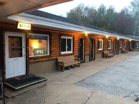 Manistique motel  Restaurants