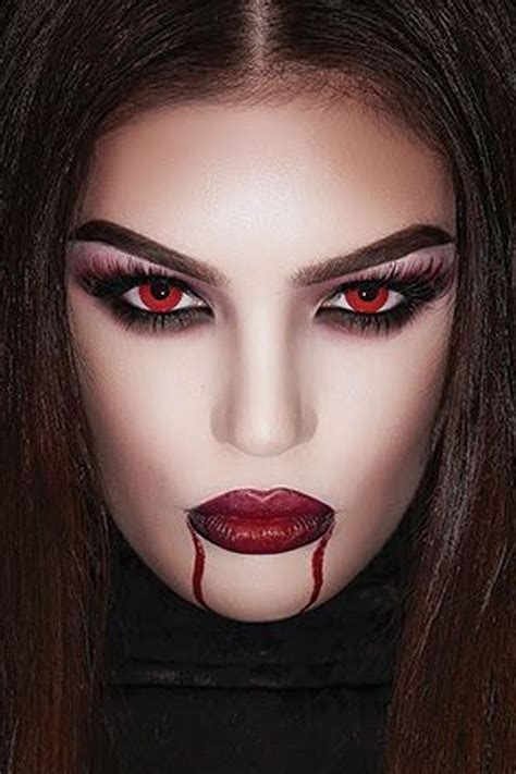 Maquiagem de vampira infantil Leia a descrição ↓↓Sem idéia de maquiagem para ir à alguma festa a fantasia nesse Halloween ? Então assista esse vídeo e saiba como fazer uma !!Canal da viih