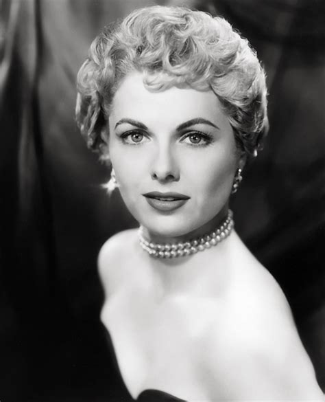 Martha hyer measurements <dfn> The daughter of a prominent judge, Hyer studied speech and drama at Northwestern University in Illinois</dfn>