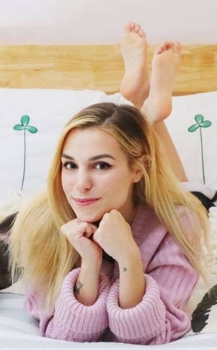 Marzia kjellberg feet  arianagrandesoles feetfetish soles feetface feetsoles feettickling feetfootfetish feetbarefoot arianagrande ariana_grande celebrityfeet