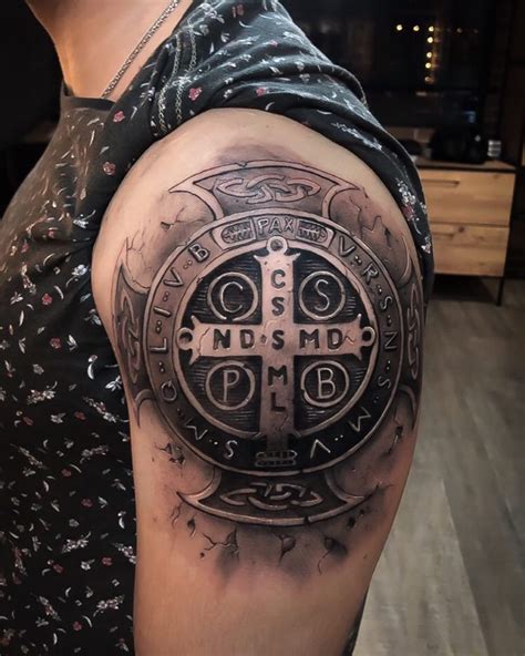 Medalha de são bento tatuagem  Tatuagem Justiça