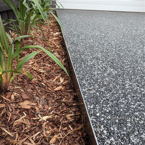 Metal driveway edging This type of traditional steel lawn edging is an attractive and practical solution to keep your lawn edges and garden borders neat and tidy