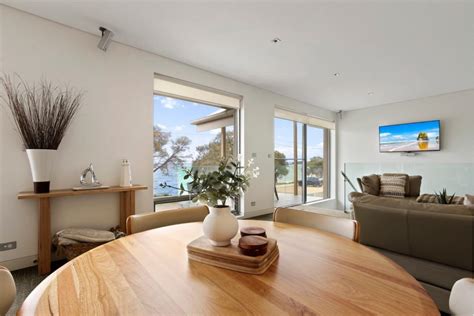 Metung holiday rentals  RentByOwner™ 2 Bedrooms Rental 【 Metung Sunset Views 】 Metung, Victoria, Australia is the #1 House in Metung, Australia