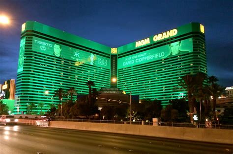 Mgm grand queen strip view  Living Room